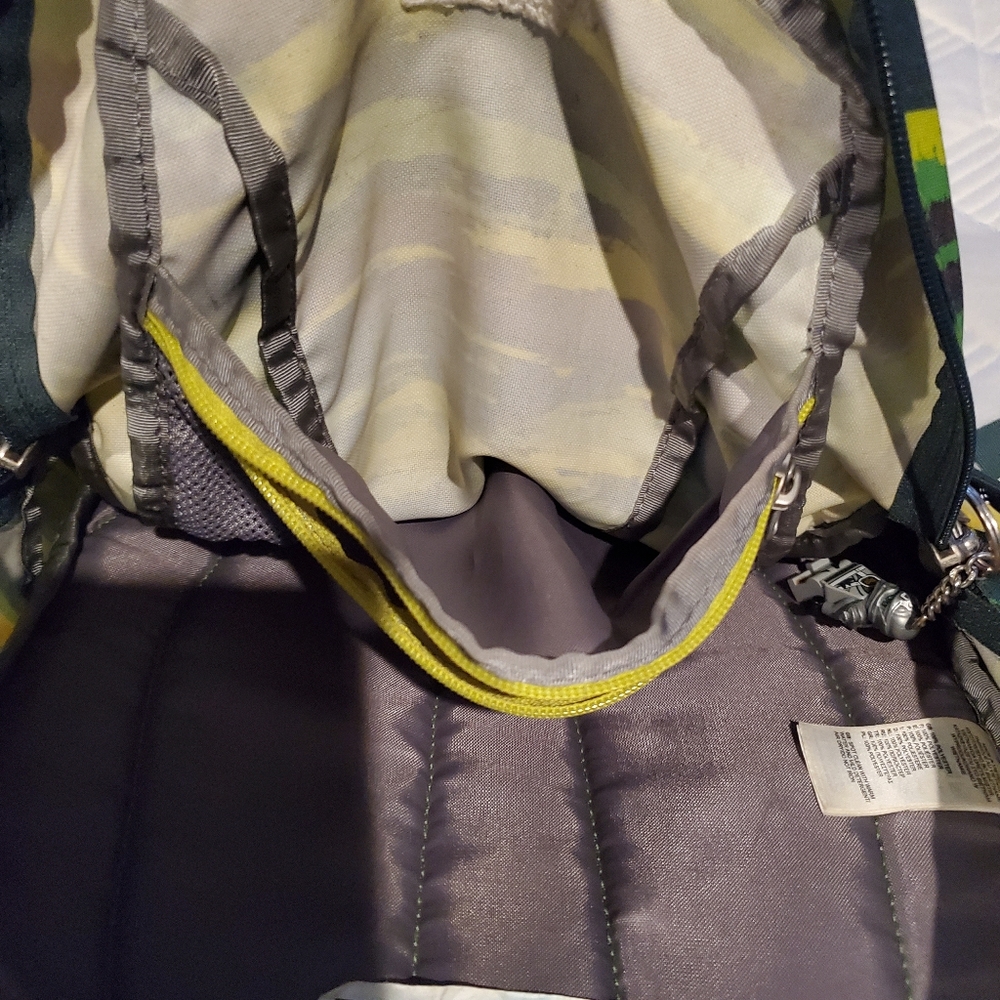 Kids North face happy camper small backpack bungee front and 2 side mesh pockets - Picture 12 of 14